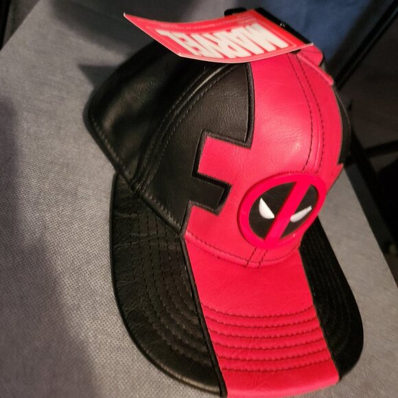 NWT Marvel Deadpool All Leather Snapback Baseball Cap/Hat Red & Black - Picture 1 of 5